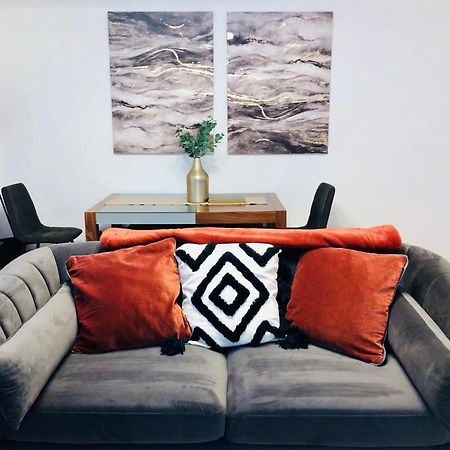 Superbly Located 2 Bedroom Luxury Apartment Bath Exteriör bild