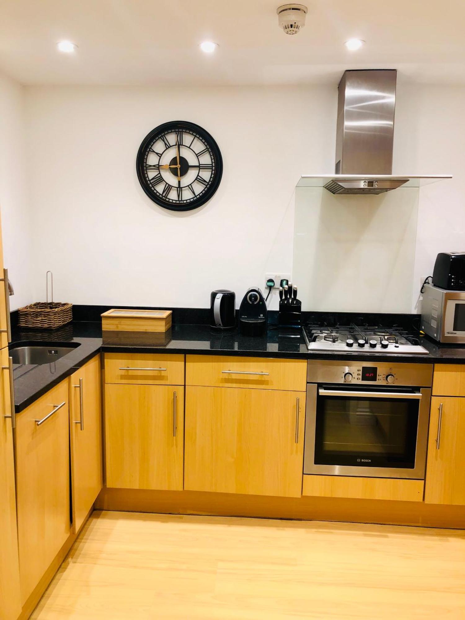 Superbly Located 2 Bedroom Luxury Apartment Bath Exteriör bild